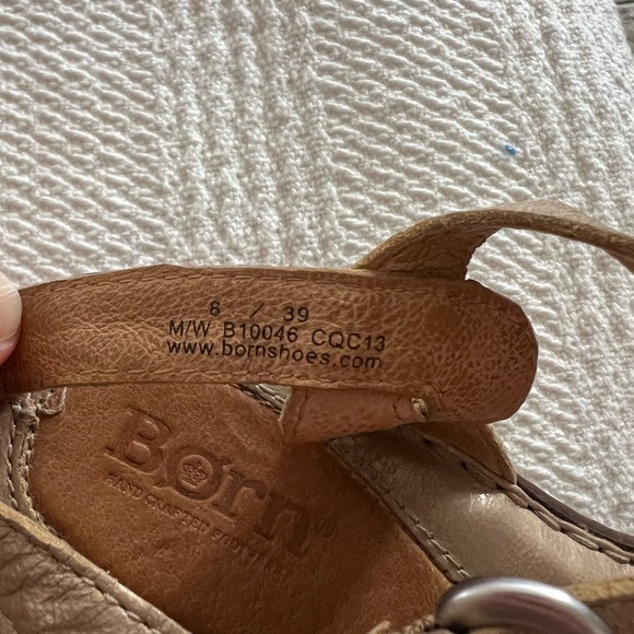 Two pairs of Born sandals - Picture 2 of 4